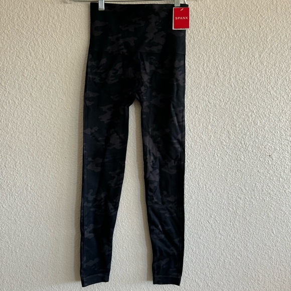 Spanx look at me now leggings black Camo size medium - Picture 2 of 9